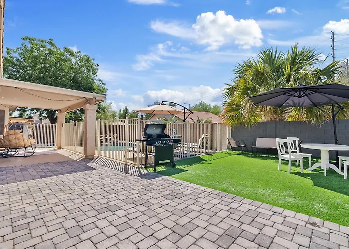 Holiday home Luxe With Pool, Yard, Game