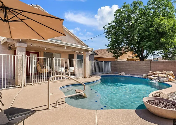 Holiday home Luxe With Pool, Yard, Game *