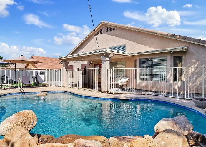 Holiday home Luxe With Pool, Yard, Game *