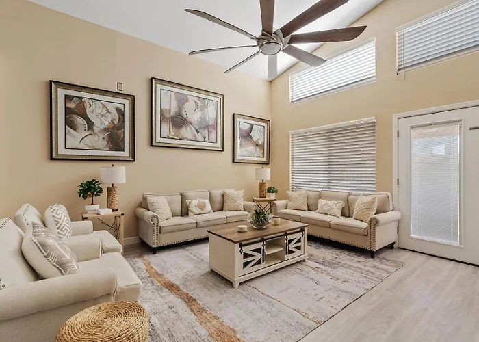 Holiday home Luxe With Pool, Yard, Game