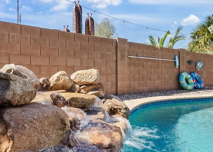 Holiday home Luxe With Pool, Yard, Game *
