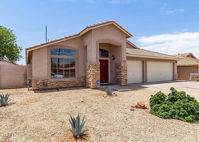 Luxe With Pool, Yard, Game Mesa