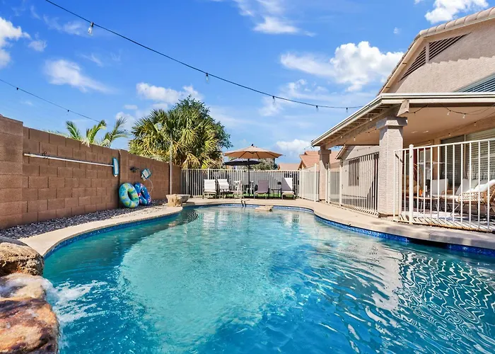 Holiday home Luxe With Pool, Yard, Game Mesa